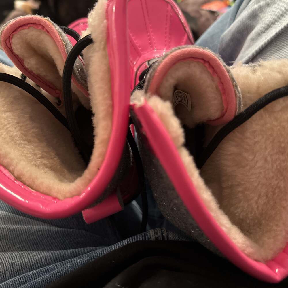 UGG - Picture 8 of 8